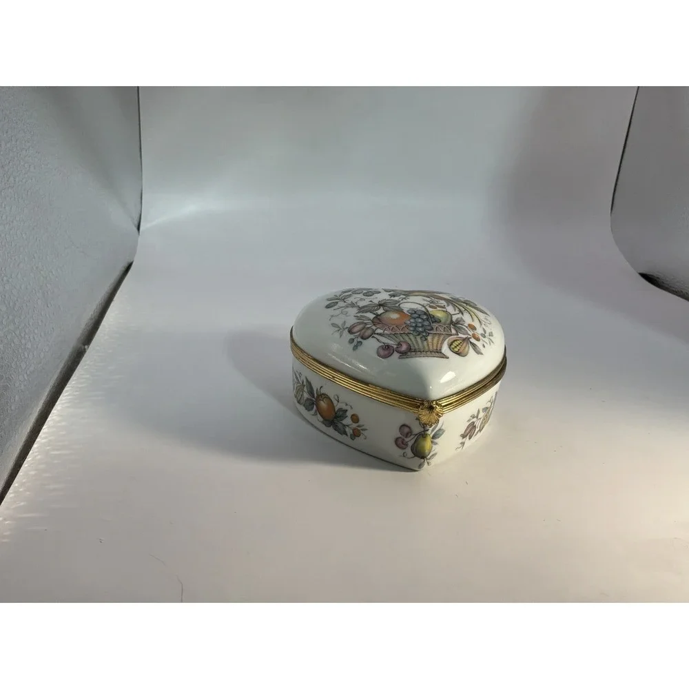 Limoges, France Heart Shaped Trinket‎ Box 3.5